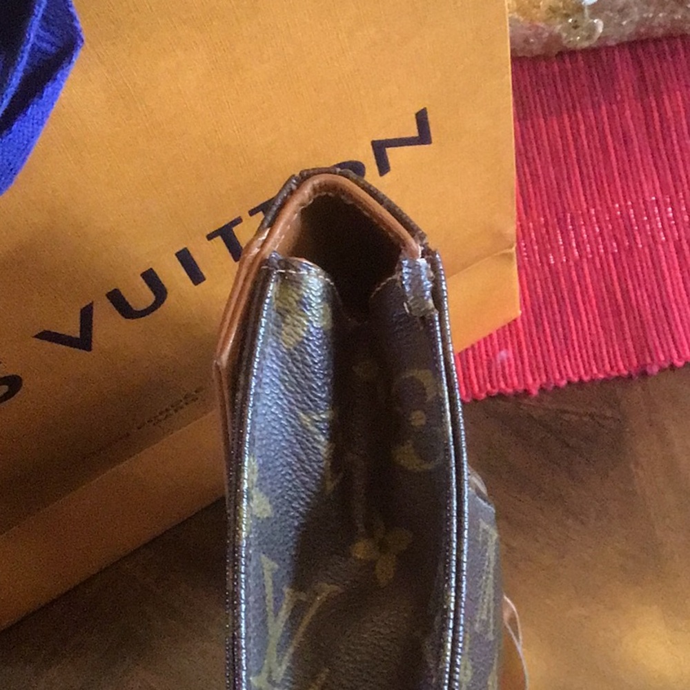 👜 Louis Vuitton Vintage French Company Brown Monogram Clutch - Picture 13 of 15